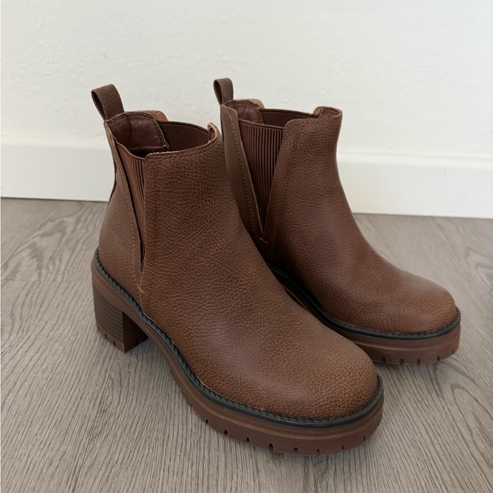 Womens MIA Casen Chelsea Boot